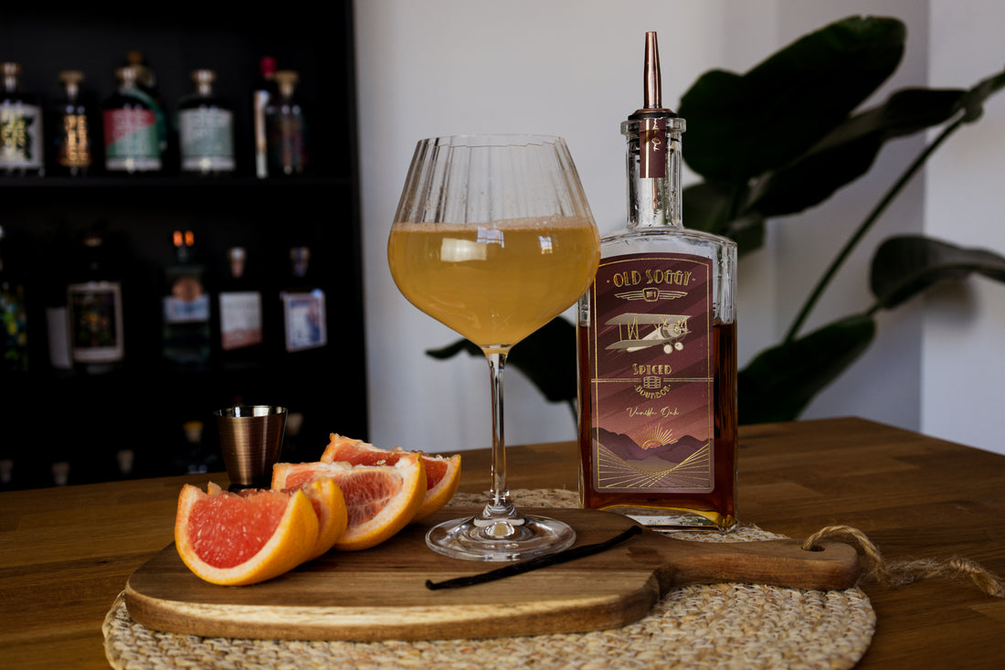 Grapefruit Bourbon Smash mit dem Old Soggy No. 1 Spiced Bourbon Vanilla Oak
